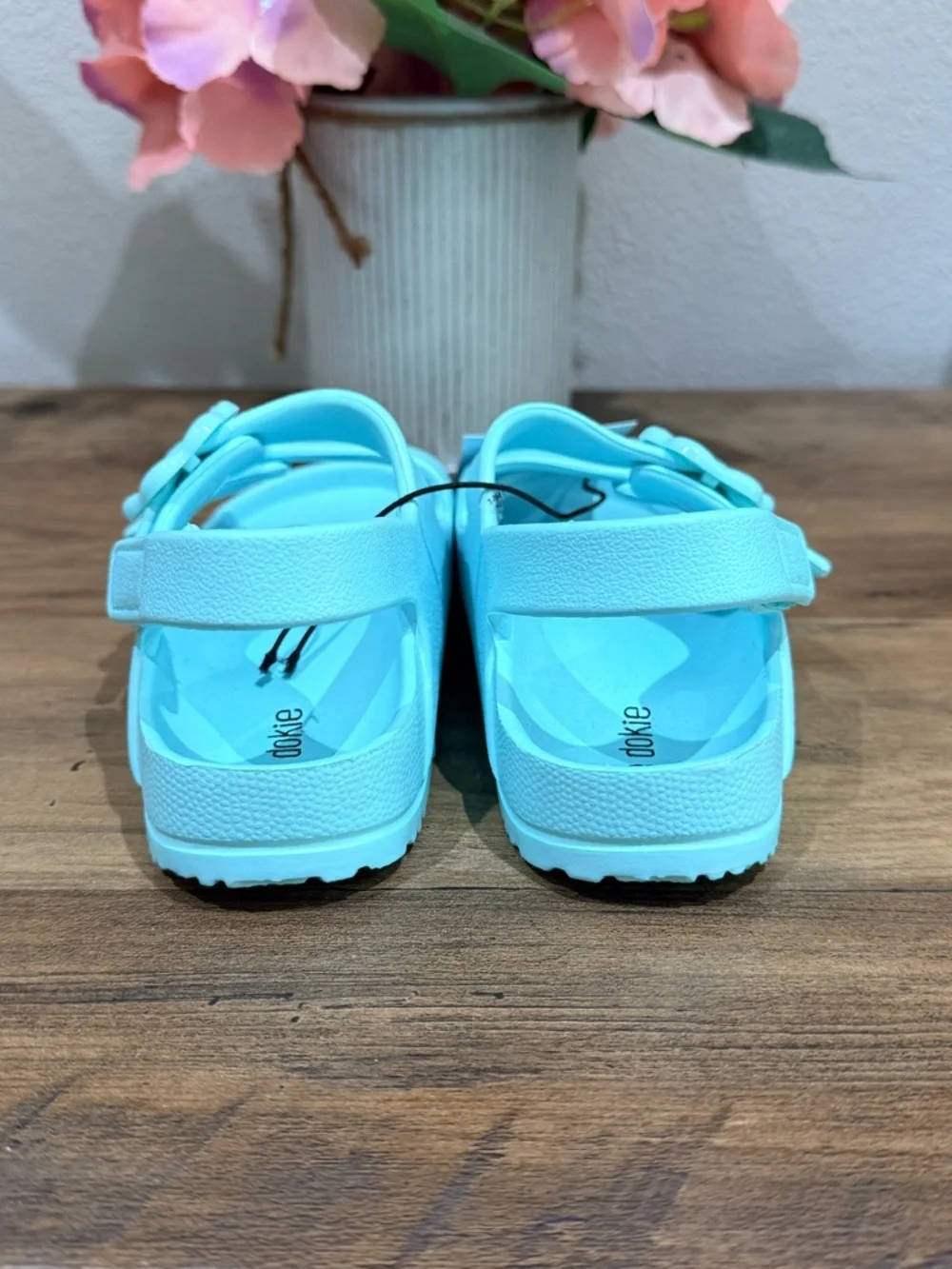 Okie dokie toddler girls sandals in teal size 7-8. Sandals are dirty
